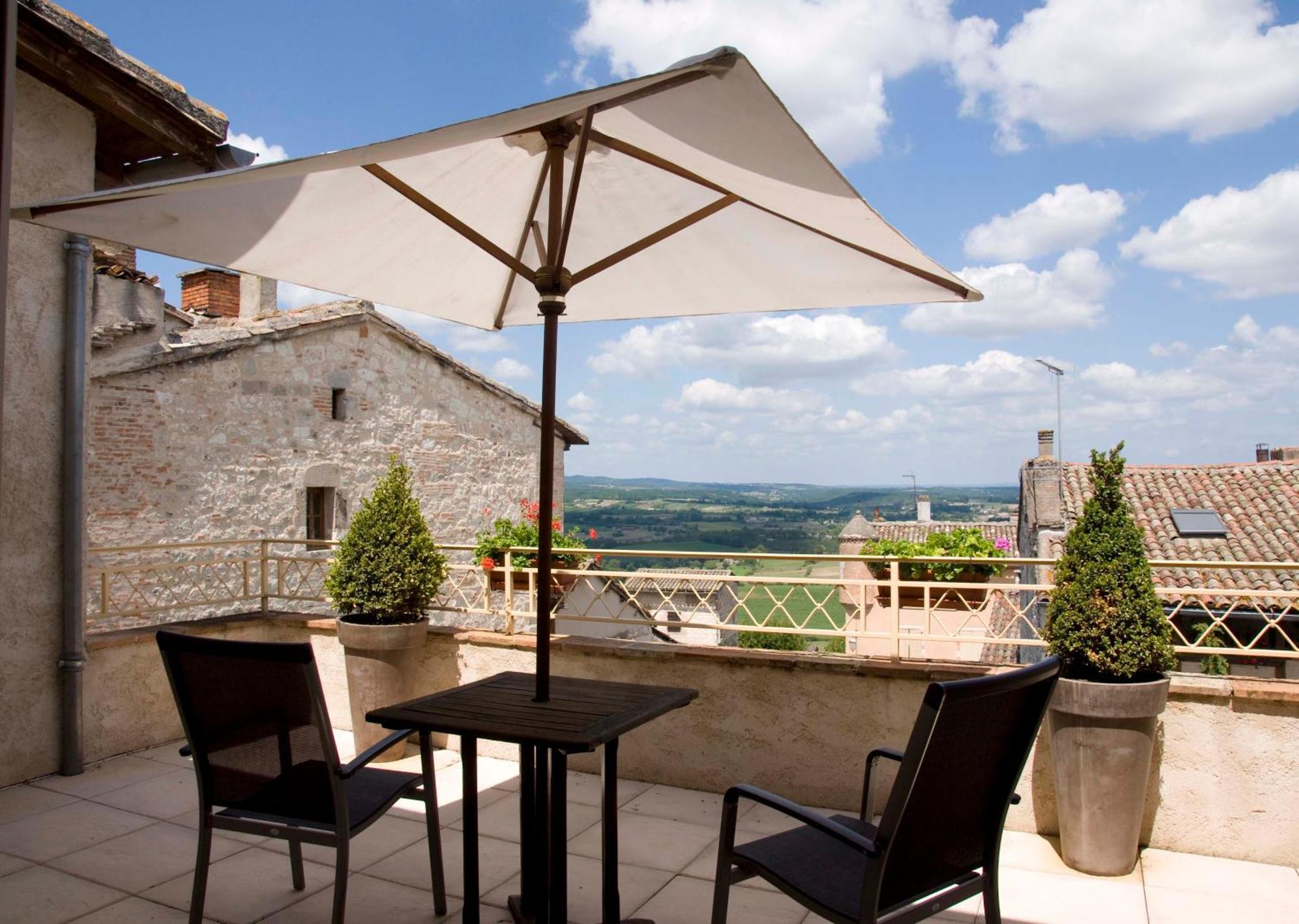 Hotel Des Consuls Castelnau-de-Montmiral Exterior foto